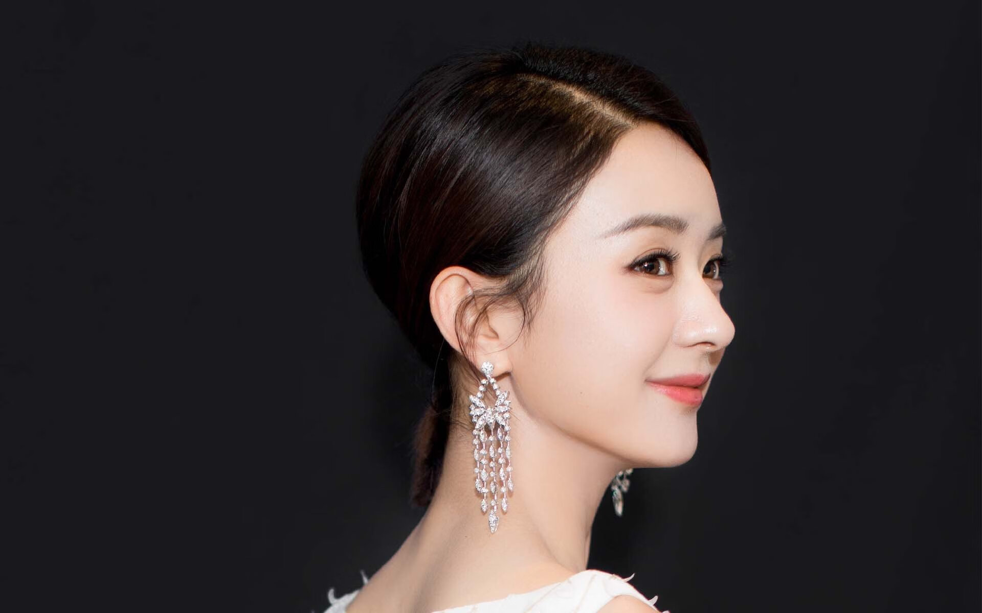 季后赛经验多的球员是否更擅长应对压力，季后赛比常规赛强的球员